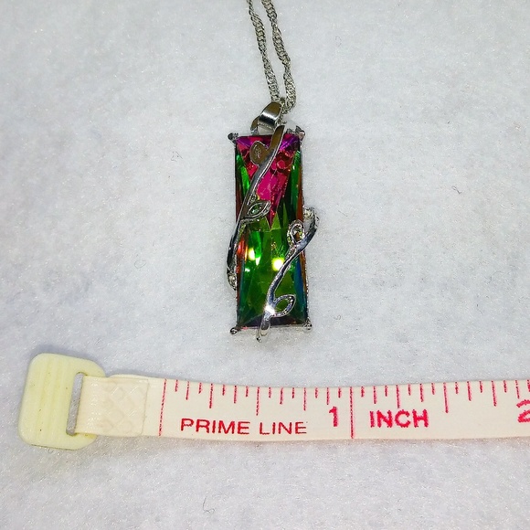 🎀 Stunning Rainbow Pendant - Picture 5 of 8